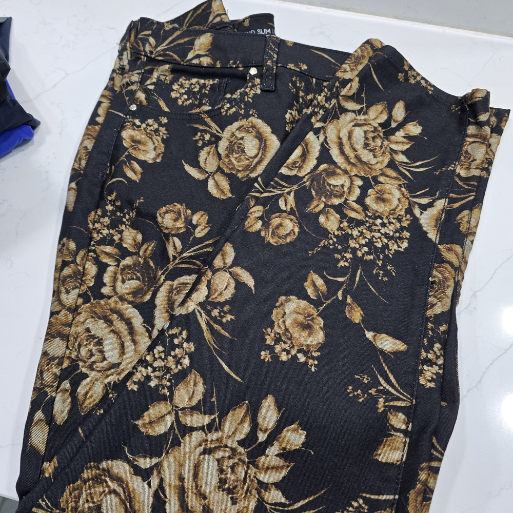 Chico's Black and Gold Floral Cropped Pants